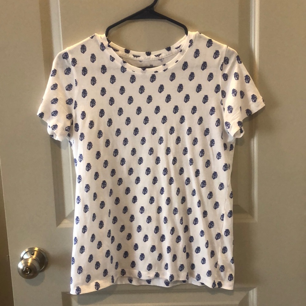 Vineyard vines scoop neck t shirt 🐳